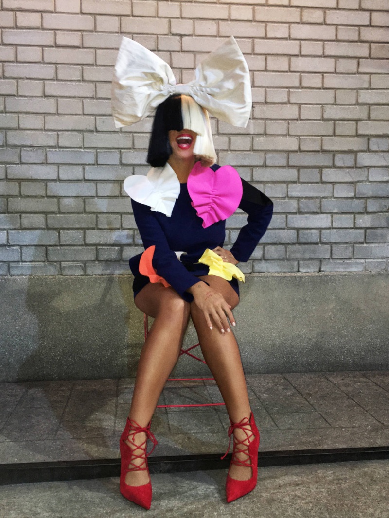 Sia 1 Na Billboardovih Hot 100 Menart