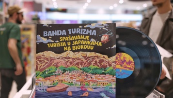 BANDA TURIZMA: Album „Spašavanje turista u japankama na Biokovu“ od sada i na vinilu!