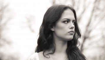 Novim singlom „Anđeo oluje“, Elena zatvara poglavlje albuma „San“!