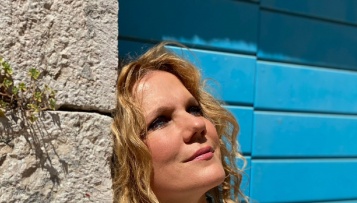 Istarska umjetnica Elis Lovrić predstavlja tri prepjeva pjesme “Kanat od mora“