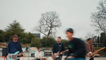 Valovi su stigli i donijeli singl “Meni treba netko”