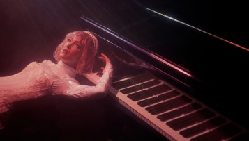 Ivana Kindl predstavlja spot za pjesmu "Nestajemo"