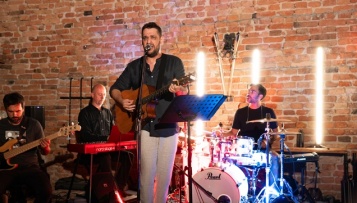 Grupa Fluentes predstavlja novi singl i spot „Čuvar“! Pjesma posvećena djeci i najvažnijoj poruci koju im roditelji mogu ostaviti: naučiti ih da budu vlastiti čuvari!